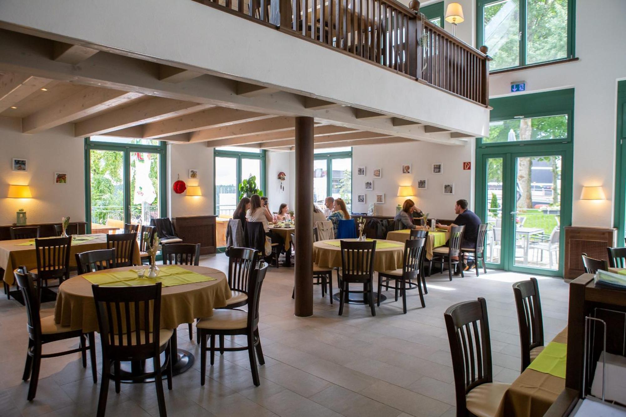 Hotel Restaurant Auerhahn Бад-Вильдбад Экстерьер фото